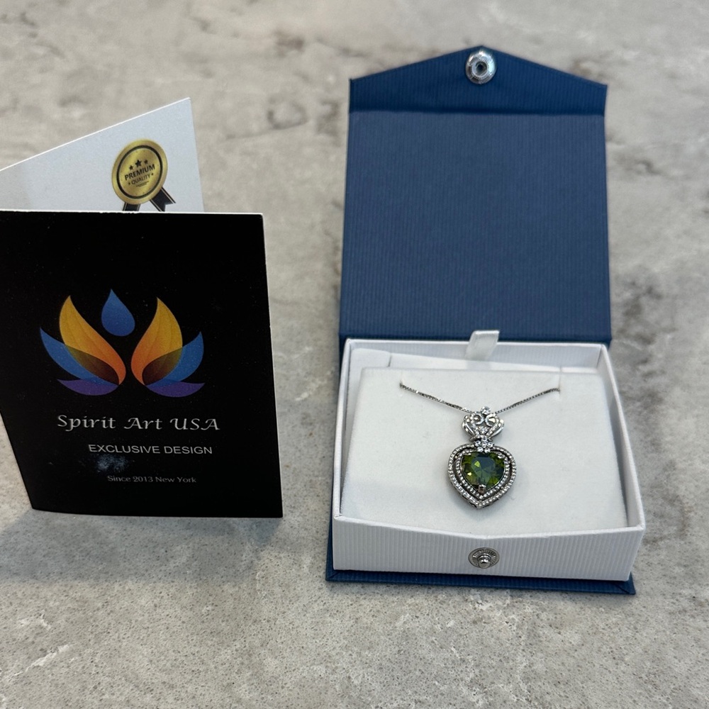 Spirit Art USA Exclusive Design Silver and Green Heart Necklace